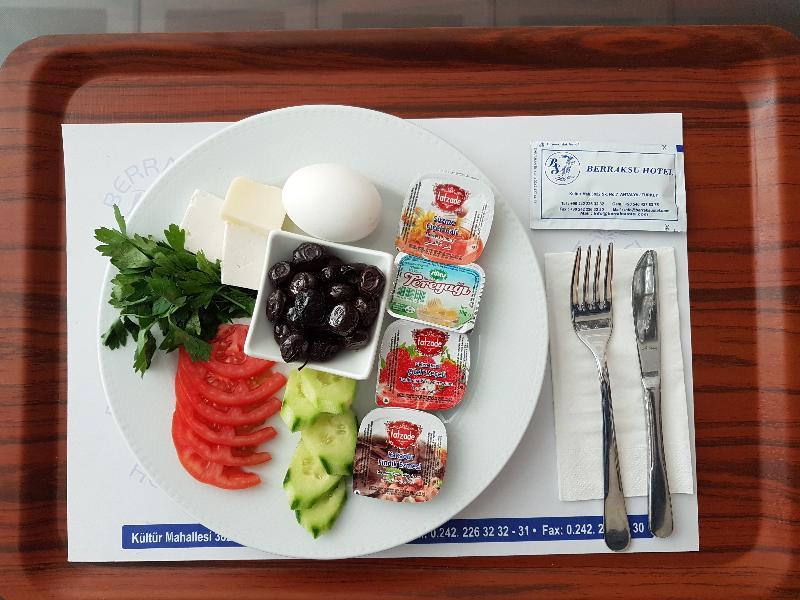 Berrak Su Hotel Antalia Esterno foto