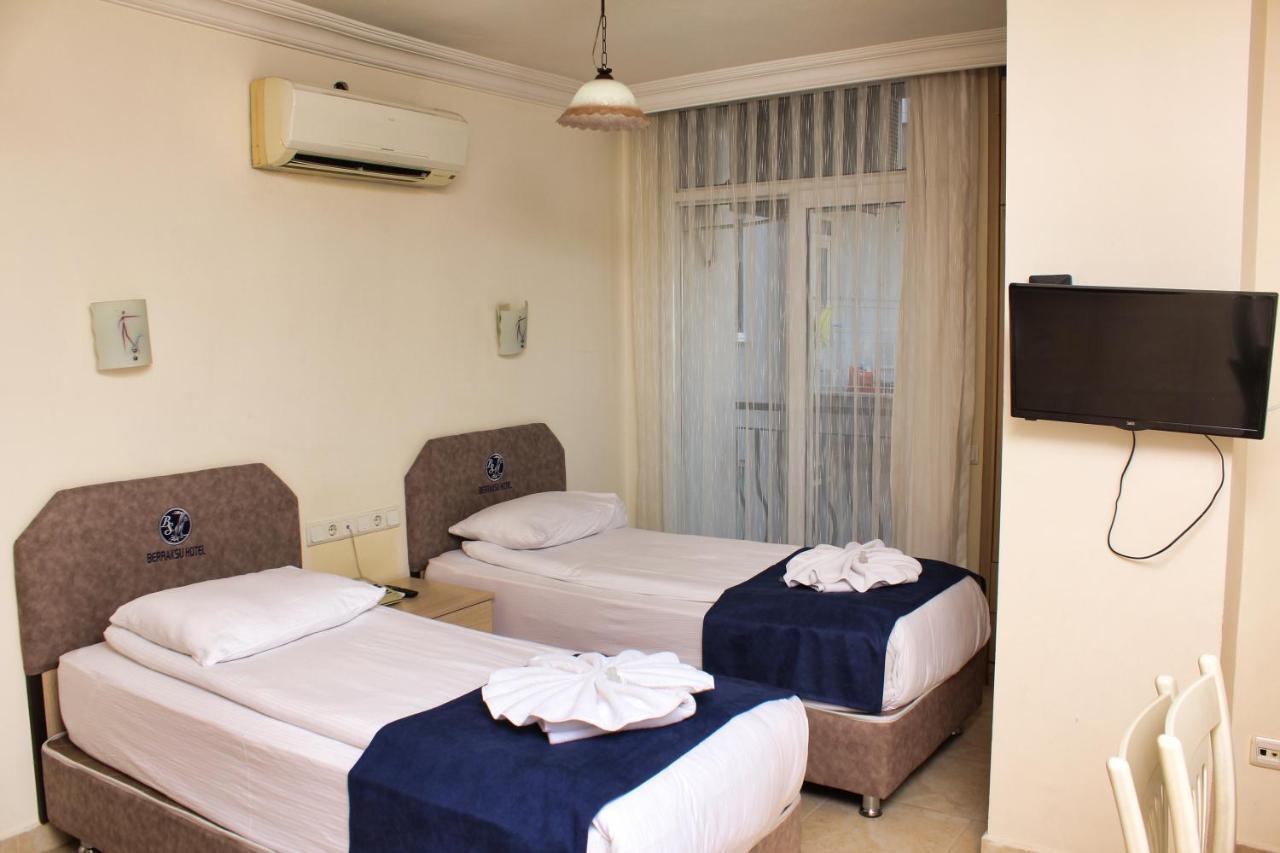 Berrak Su Hotel Antalia Esterno foto