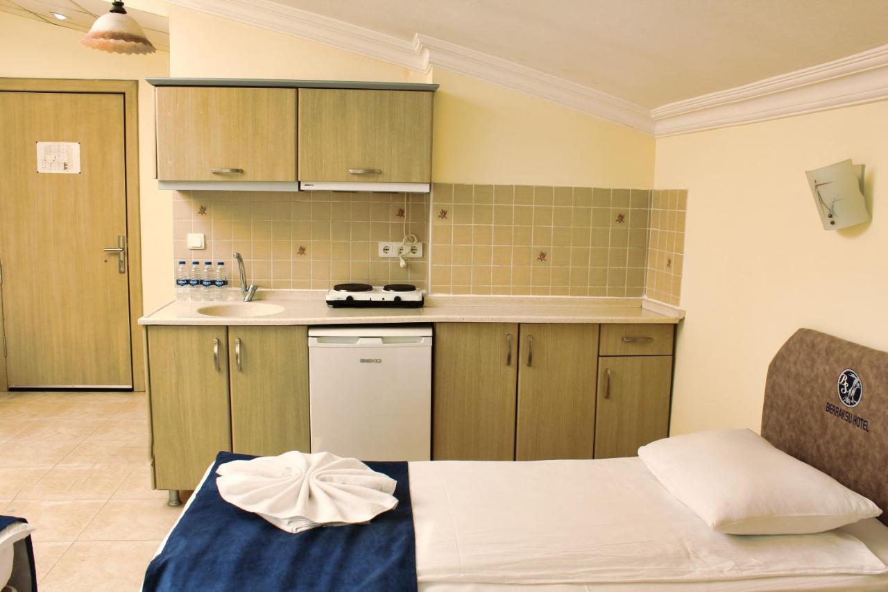 Berrak Su Hotel Antalia Esterno foto