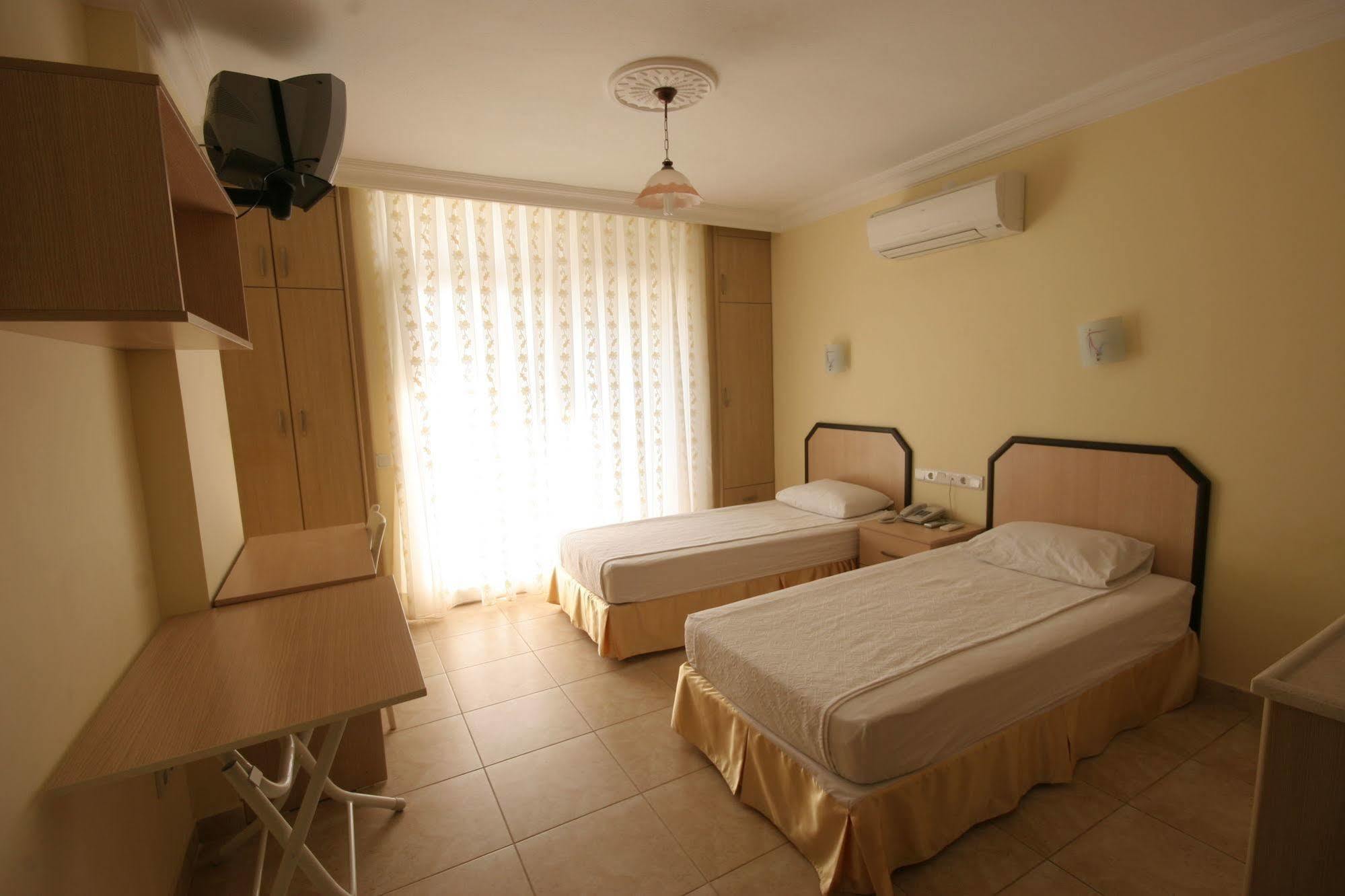 Berrak Su Hotel Antalia Esterno foto
