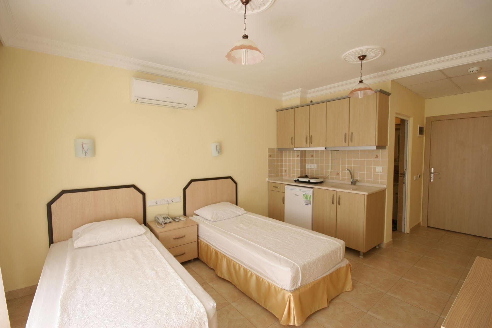 Berrak Su Hotel Antalia Esterno foto