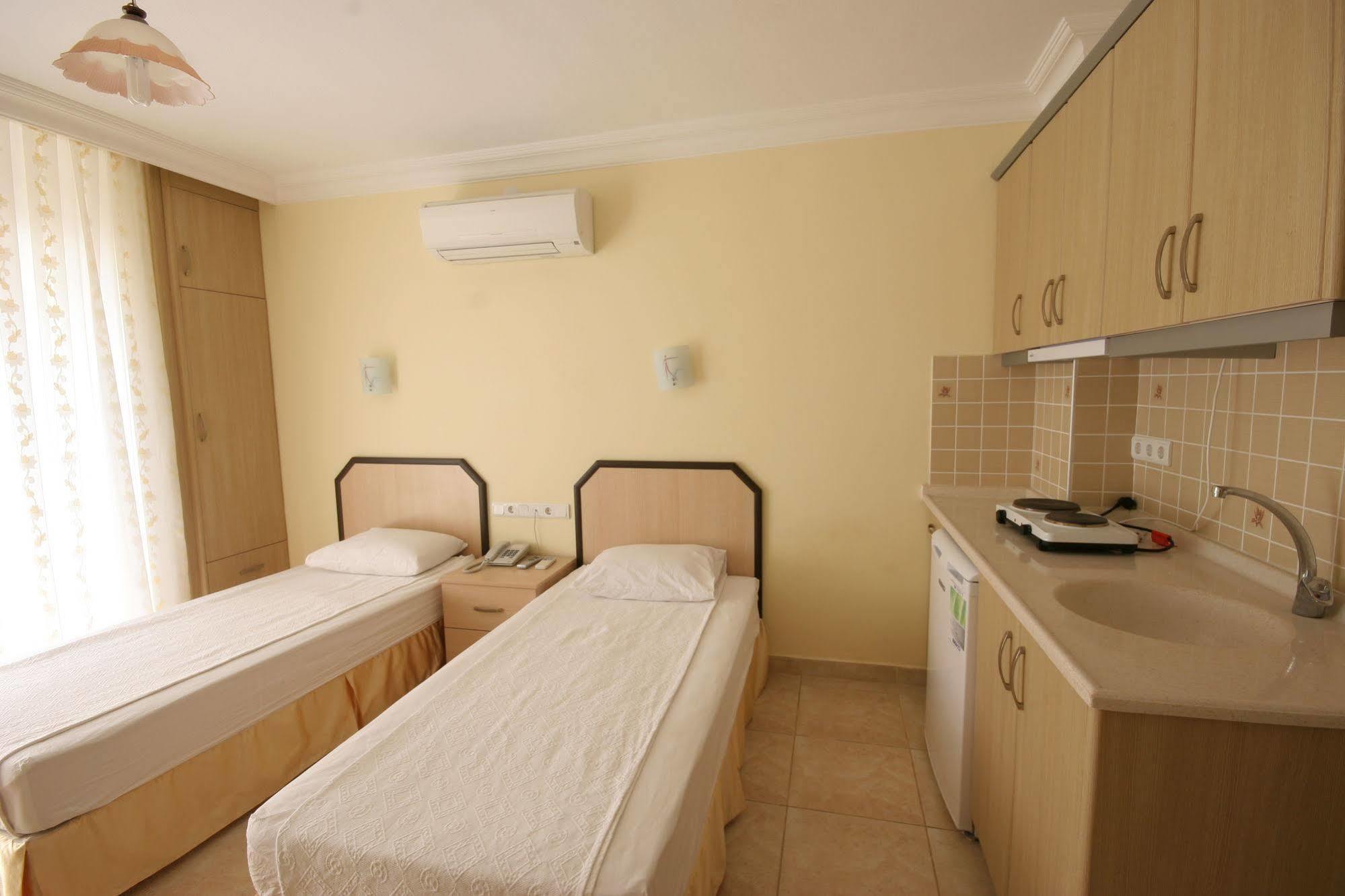 Berrak Su Hotel Antalia Esterno foto